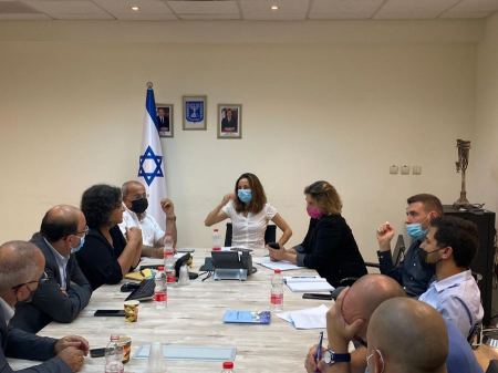 نواب المشتركة يجتمعون مع وزيرة المساواة الاجتماعية لمناقشة الخطة الاقتصادية 923